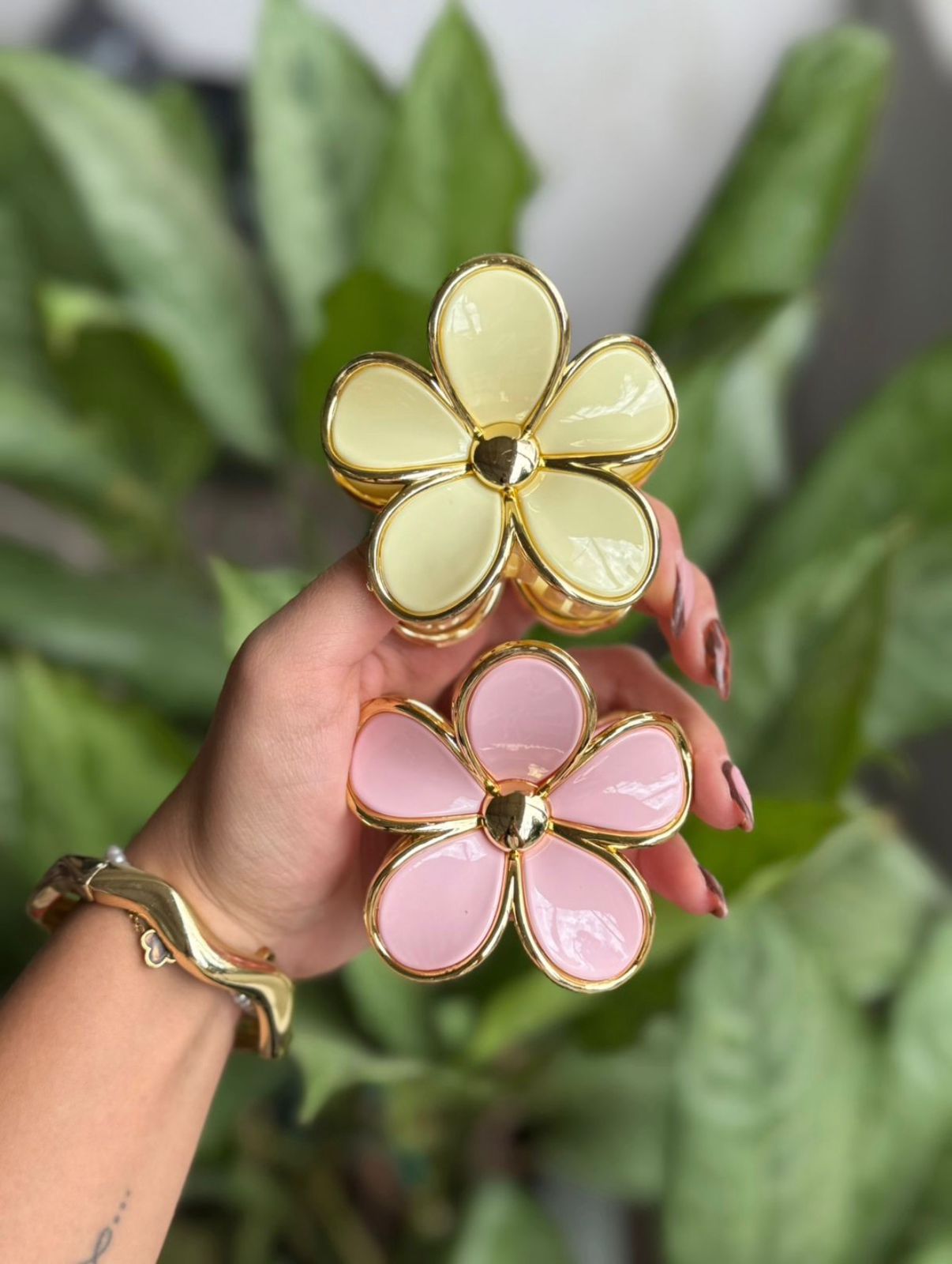 CAIMÁN FLOR PASTEL BORDE DORADO